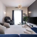 Enjoy & Relax Апартаменты *